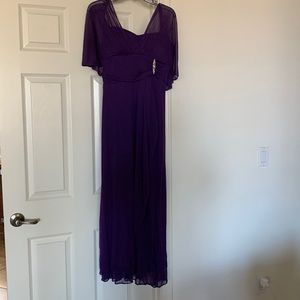 Stunning purple ball gown size large perfect for Prom Wedding or any gala event